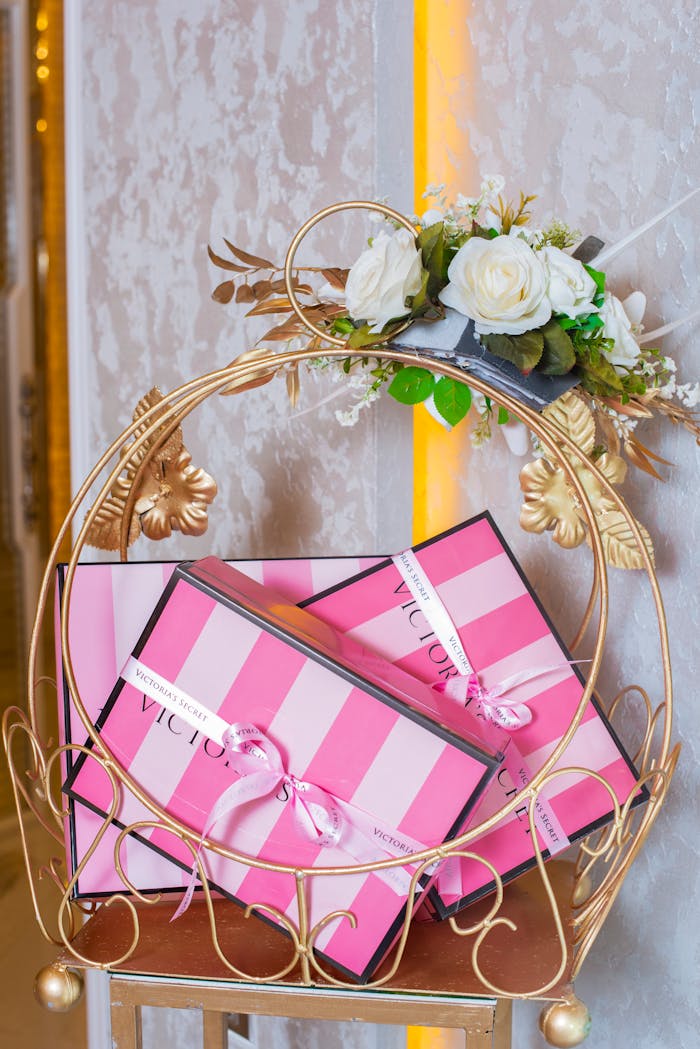 Contact Beautifully arranged gift boxes in pink hues with floral decoration, perfect for a luxurious setting.